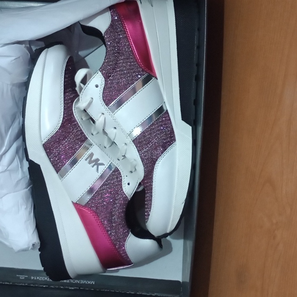 Shoe